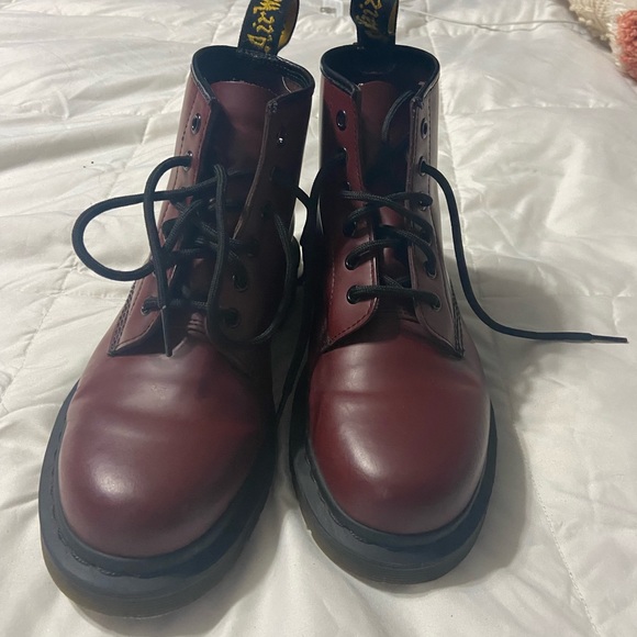 Dr. Martens Shoes - Cherry Doctor Martens, size 8 women’s, 1460 Smooth Leather